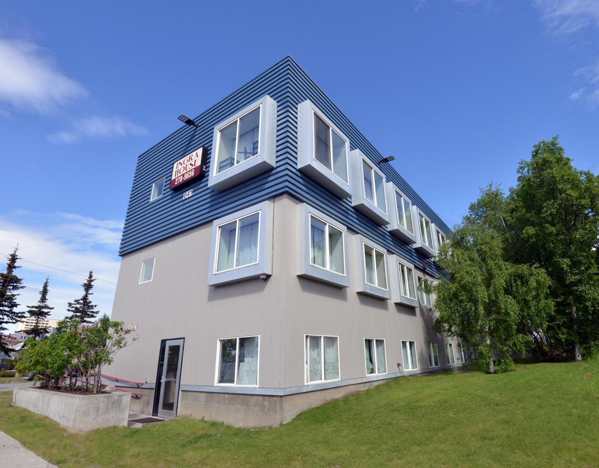 Hostal Ingra House *